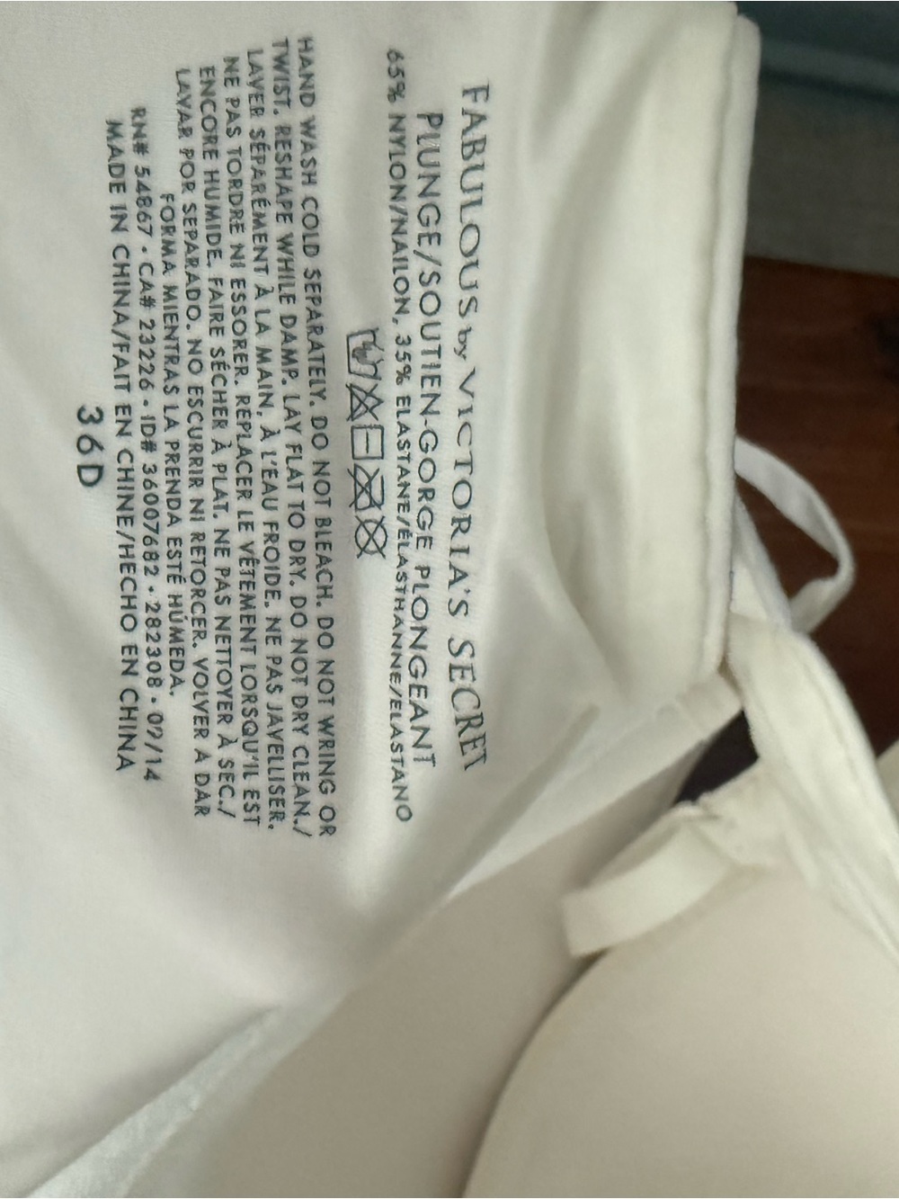 Lot of 2 VS Fabulous Plunge Bras - Picture 2 of 4
